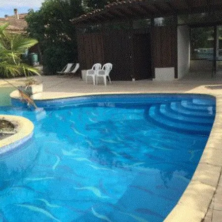 Maison De 4 Chambres Avec Piscine Partagee Jardin Amenage Et Wifi A Сasa de vacaciones Gémozac